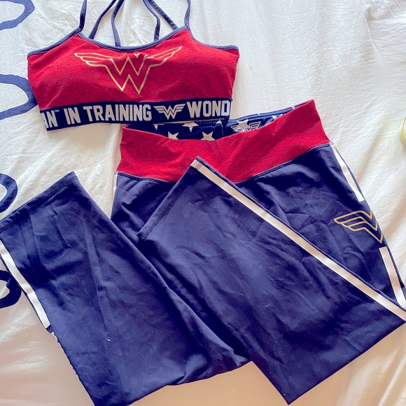 Wonder Woman DC workout outfit - Picture 2 of 6